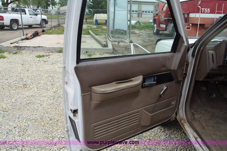 image for item E6393 1993 GMC Sierra 3500 dump bed pickup truck