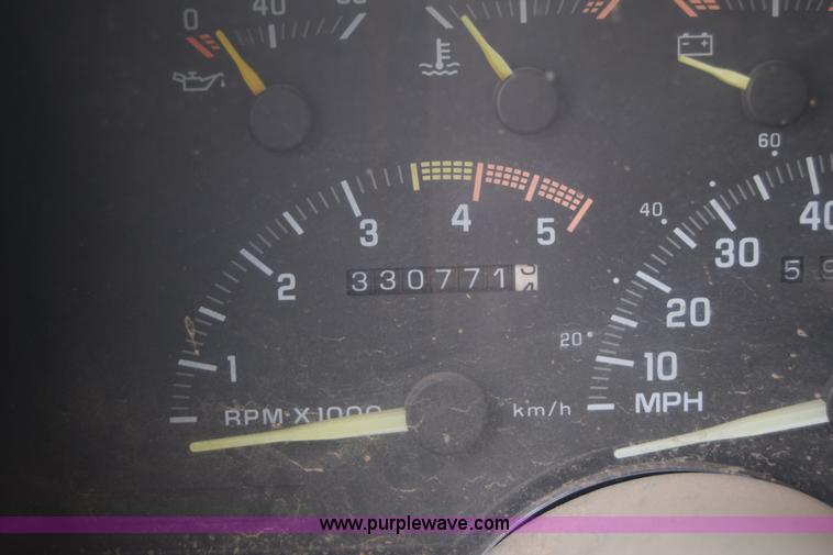 image for item E6393 1993 GMC Sierra 3500 dump bed pickup truck