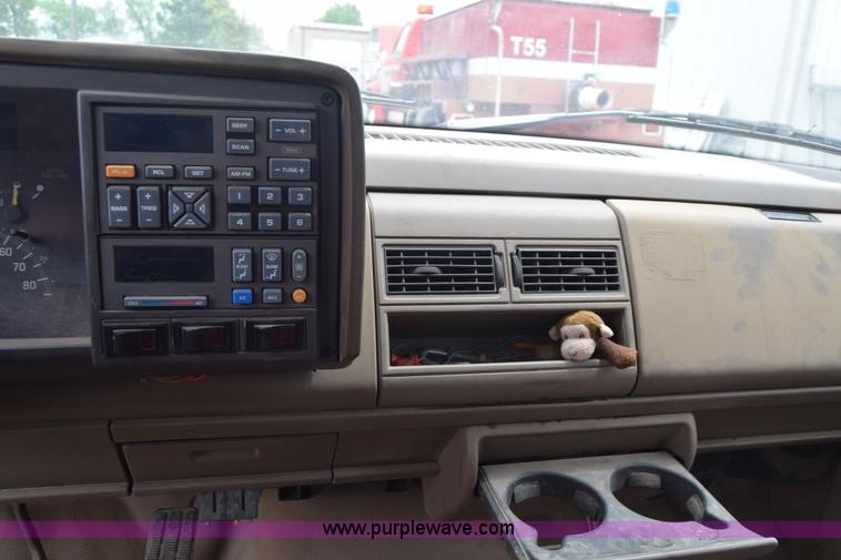 image for item E6393 1993 GMC Sierra 3500 dump bed pickup truck