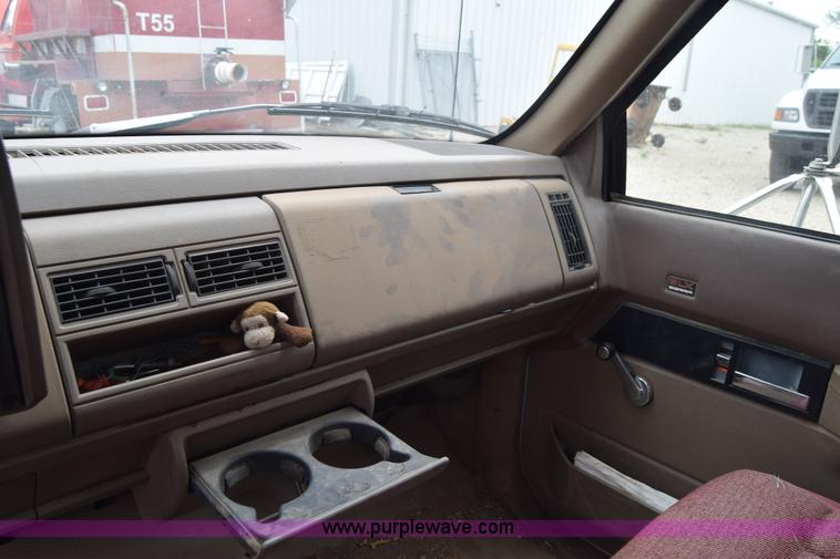 image for item E6393 1993 GMC Sierra 3500 dump bed pickup truck