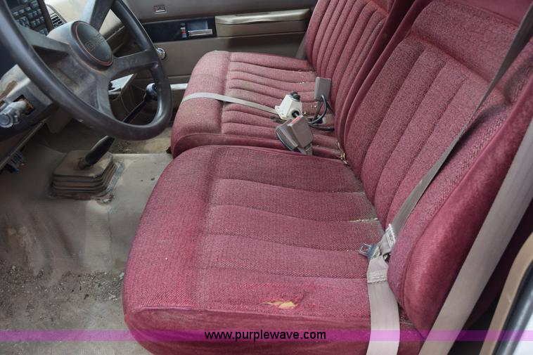 image for item E6393 1993 GMC Sierra 3500 dump bed pickup truck