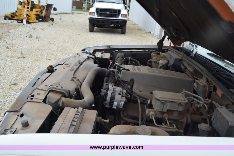 image for item E6393 1993 GMC Sierra 3500 dump bed pickup truck