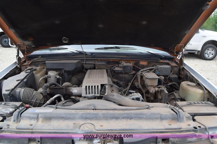 image for item E6393 1993 GMC Sierra 3500 dump bed pickup truck