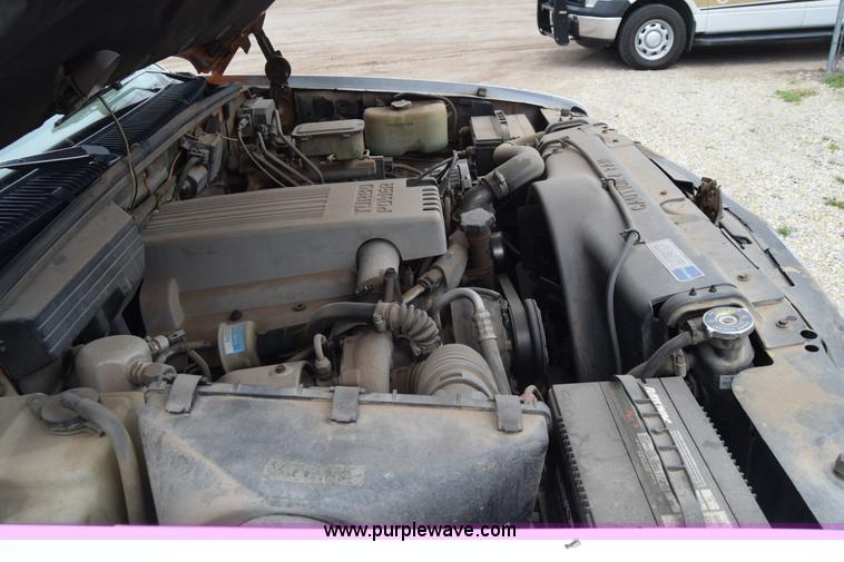 image for item E6393 1993 GMC Sierra 3500 dump bed pickup truck