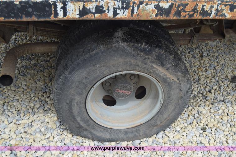 image for item E6393 1993 GMC Sierra 3500 dump bed pickup truck