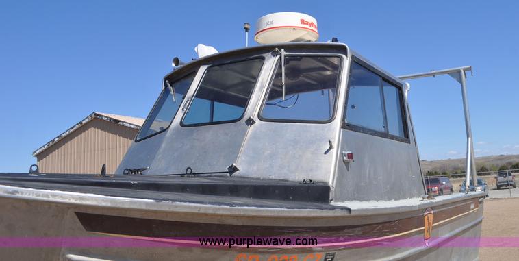 image for item F2462 1993 Almar Sounder 22 jet boat