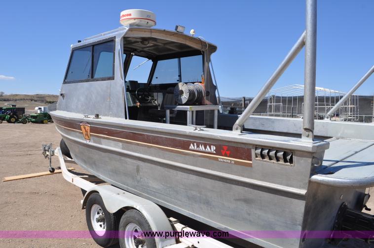 image for item F2462 1993 Almar Sounder 22 jet boat