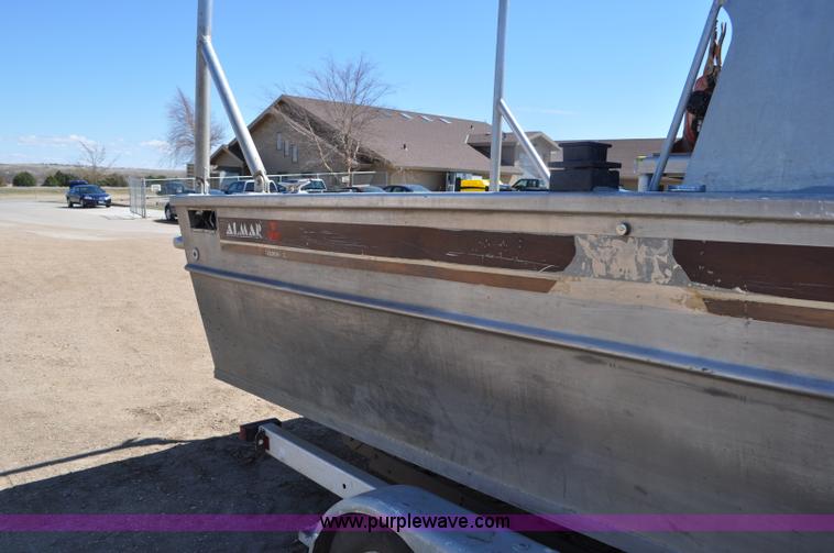 image for item F2462 1993 Almar Sounder 22 jet boat