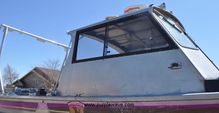 image for item F2462 1993 Almar Sounder 22 jet boat