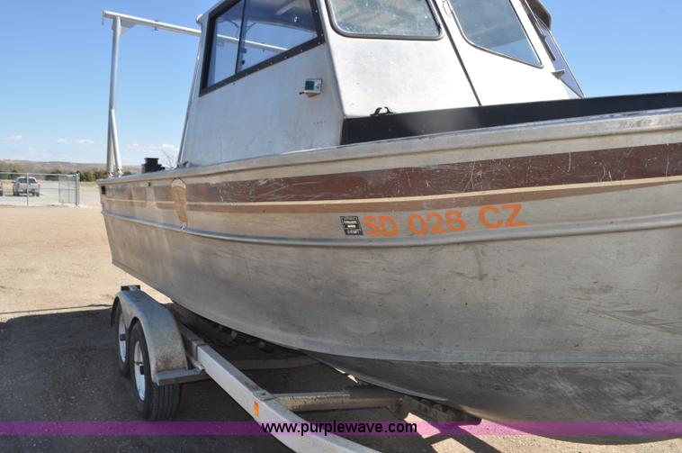 image for item F2462 1993 Almar Sounder 22 jet boat