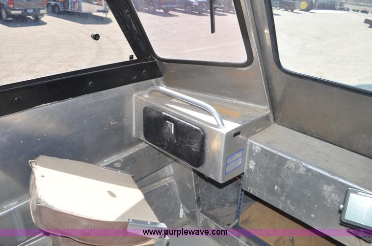 image for item F2462 1993 Almar Sounder 22 jet boat