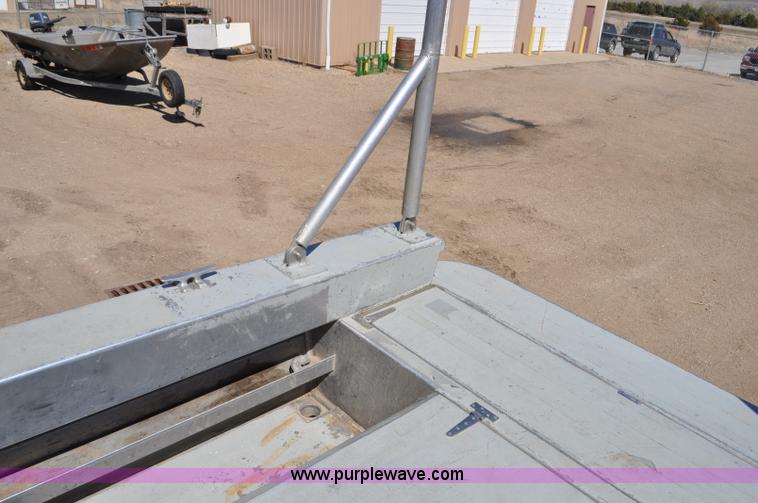 image for item F2462 1993 Almar Sounder 22 jet boat