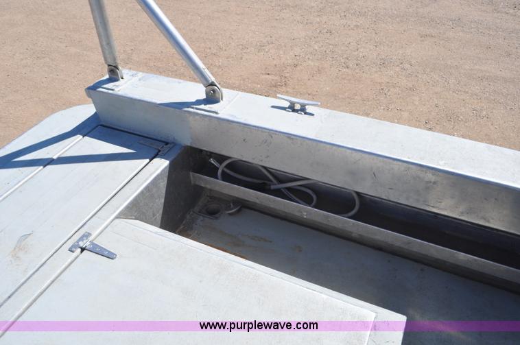 image for item F2462 1993 Almar Sounder 22 jet boat