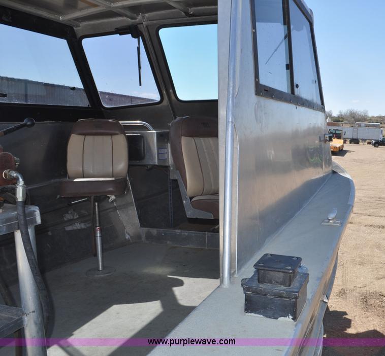 image for item F2462 1993 Almar Sounder 22 jet boat