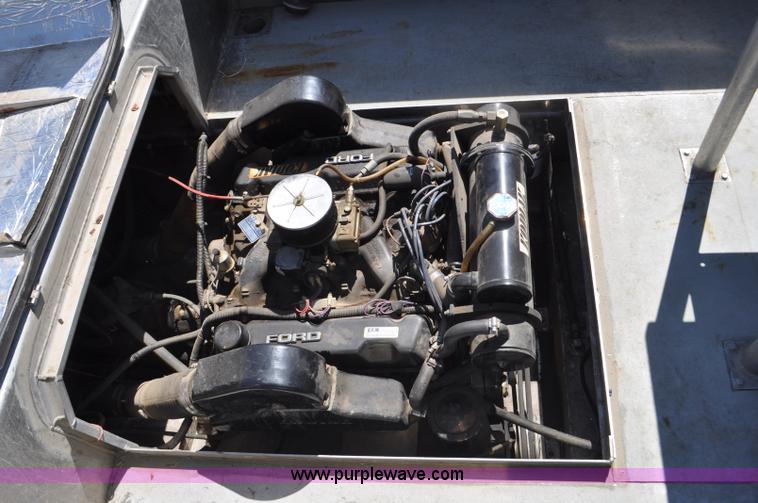 image for item F2462 1993 Almar Sounder 22 jet boat