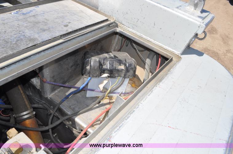 image for item F2462 1993 Almar Sounder 22 jet boat