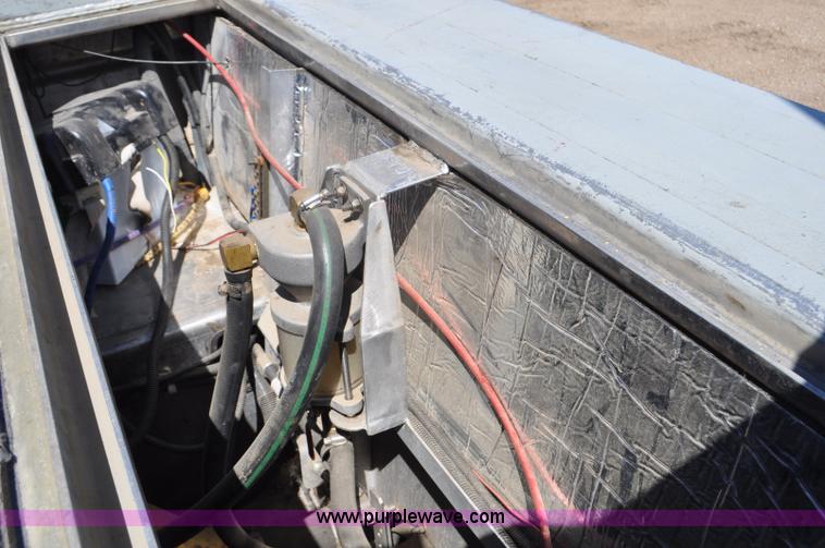 image for item F2462 1993 Almar Sounder 22 jet boat