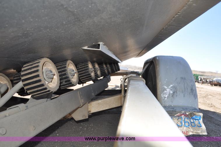 image for item F2462 1993 Almar Sounder 22 jet boat