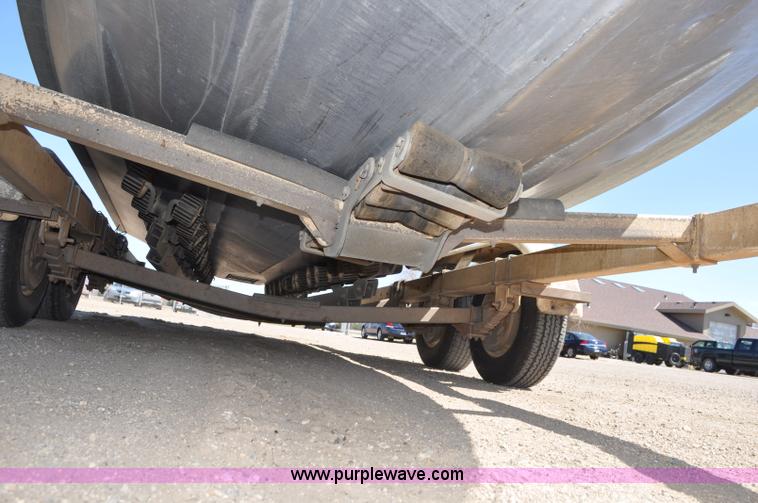 image for item F2462 1993 Almar Sounder 22 jet boat