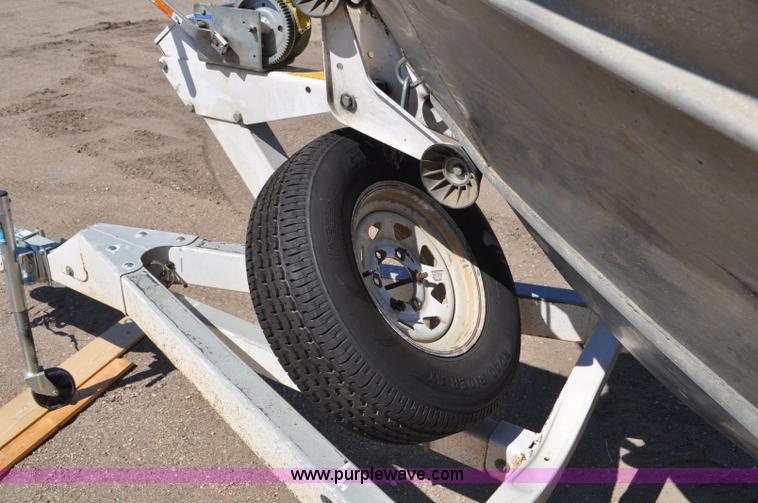 image for item F2462 1993 Almar Sounder 22 jet boat