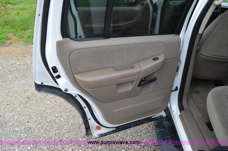 image for item G3507 2002 Ford Explorer SUV