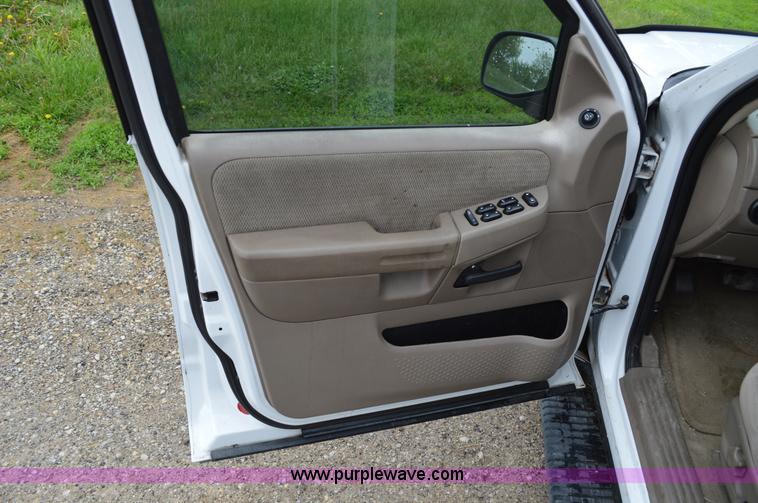 image for item G3507 2002 Ford Explorer SUV