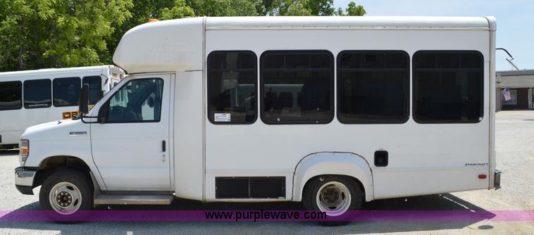 image for item G3579 2008 Ford E350 Super Duty Starcraft bus