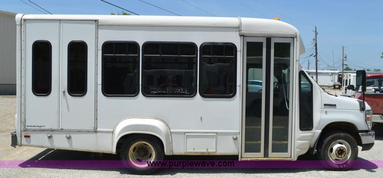 image for item G3579 2008 Ford E350 Super Duty Starcraft bus