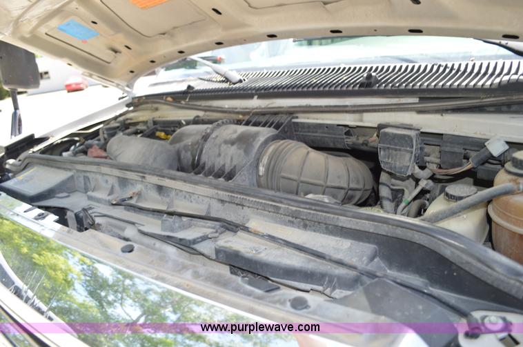 image for item G3579 2008 Ford E350 Super Duty Starcraft bus