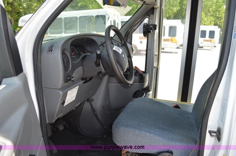 image for item G3579 2008 Ford E350 Super Duty Starcraft bus