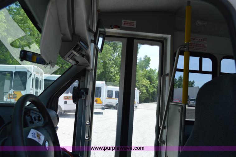 image for item G3579 2008 Ford E350 Super Duty Starcraft bus