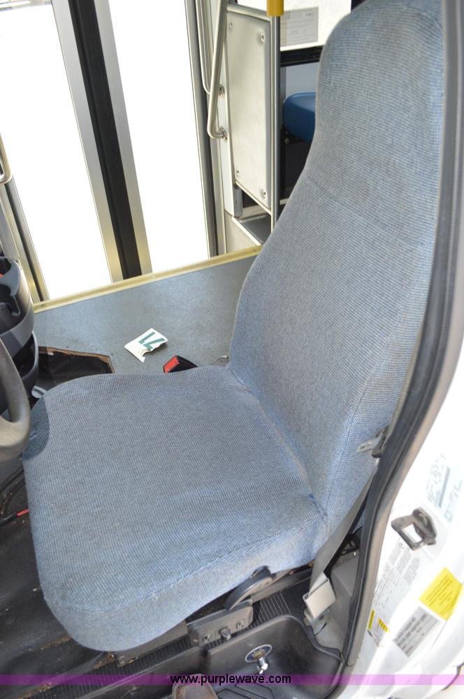 image for item G3579 2008 Ford E350 Super Duty Starcraft bus