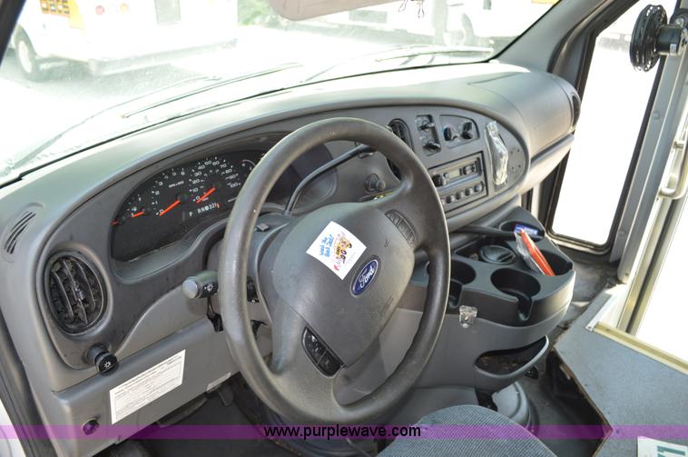 image for item G3579 2008 Ford E350 Super Duty Starcraft bus