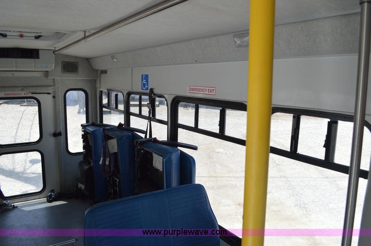 image for item G3579 2008 Ford E350 Super Duty Starcraft bus