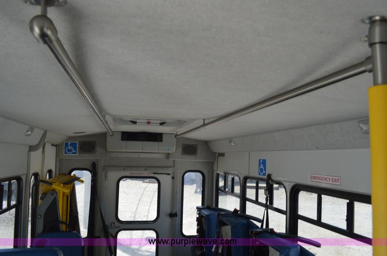 image for item G3579 2008 Ford E350 Super Duty Starcraft bus