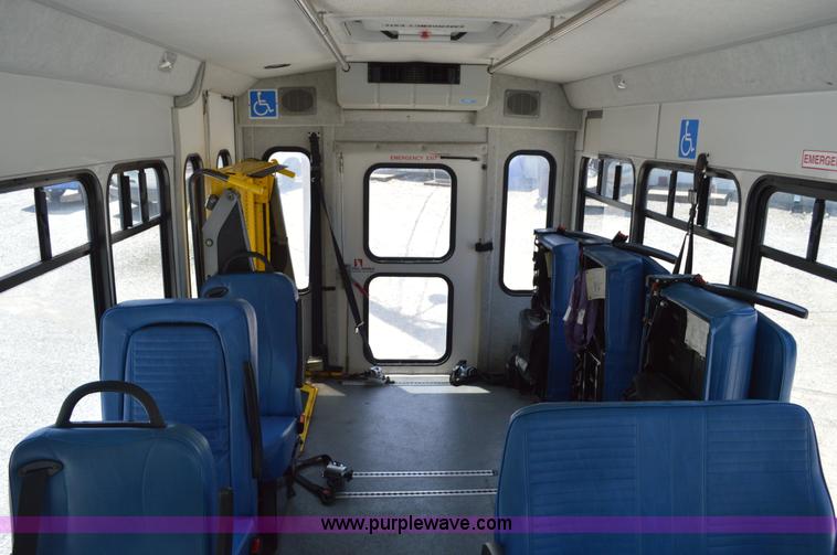 image for item G3579 2008 Ford E350 Super Duty Starcraft bus