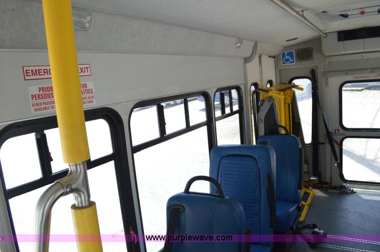 image for item G3579 2008 Ford E350 Super Duty Starcraft bus