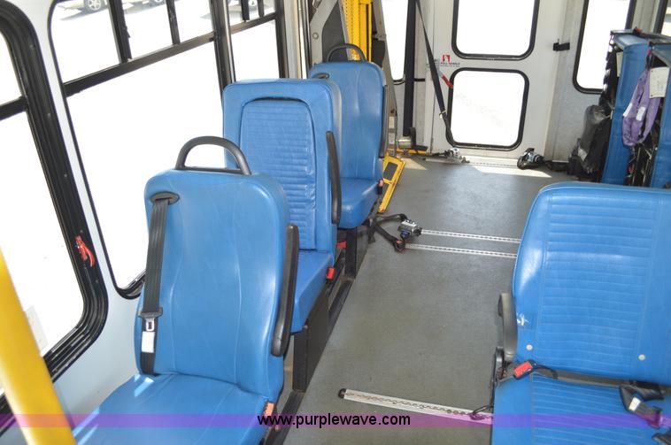 image for item G3579 2008 Ford E350 Super Duty Starcraft bus