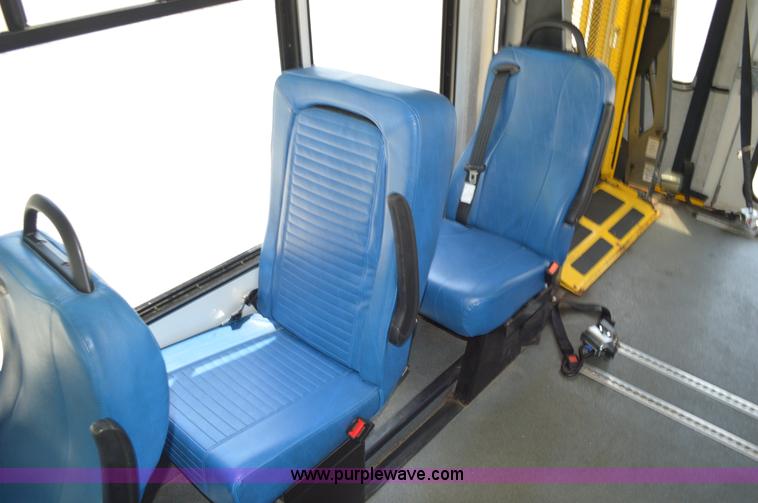 image for item G3579 2008 Ford E350 Super Duty Starcraft bus