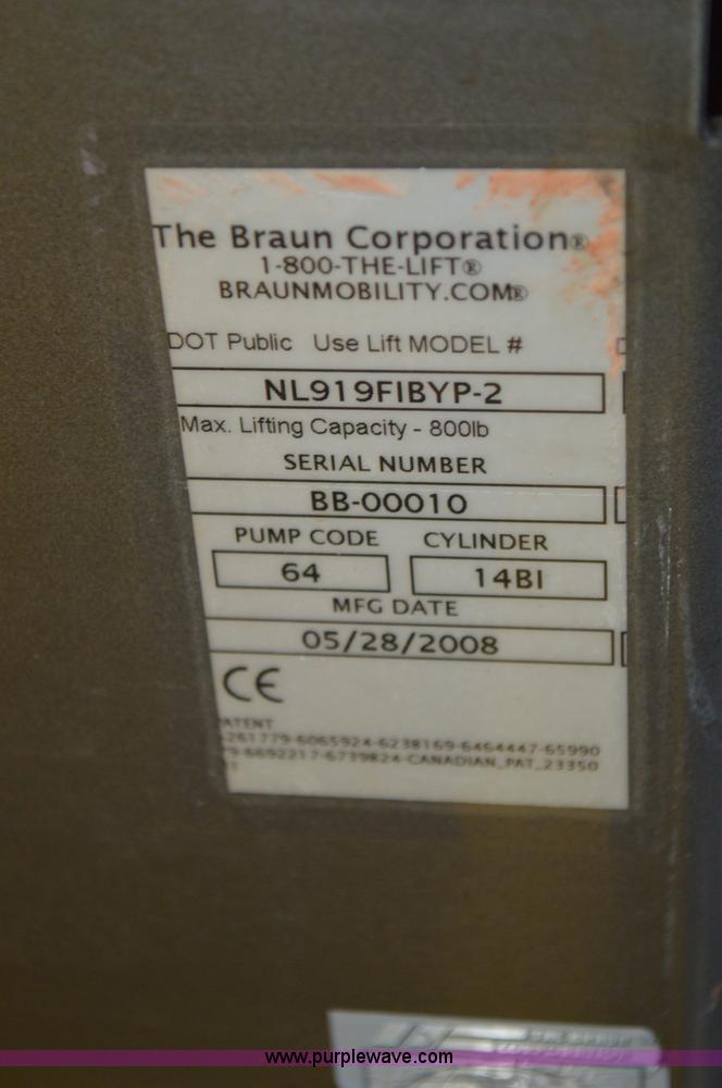 image for item G3579 2008 Ford E350 Super Duty Starcraft bus