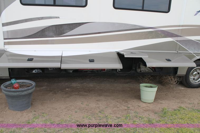 image for item H1534 1999 Ford F53 Pace Arrow RV