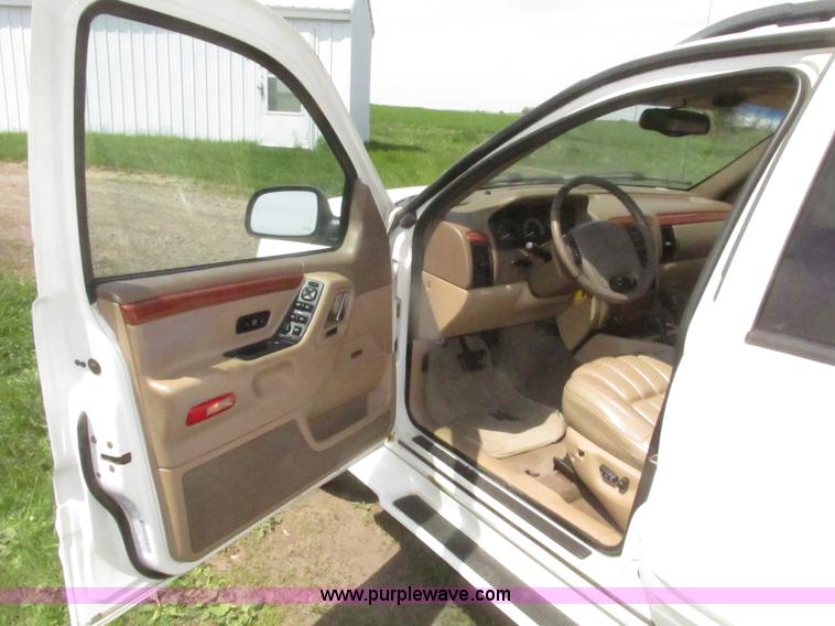 image for item H4636 1999 Jeep Grand Cherokee Limited SUV