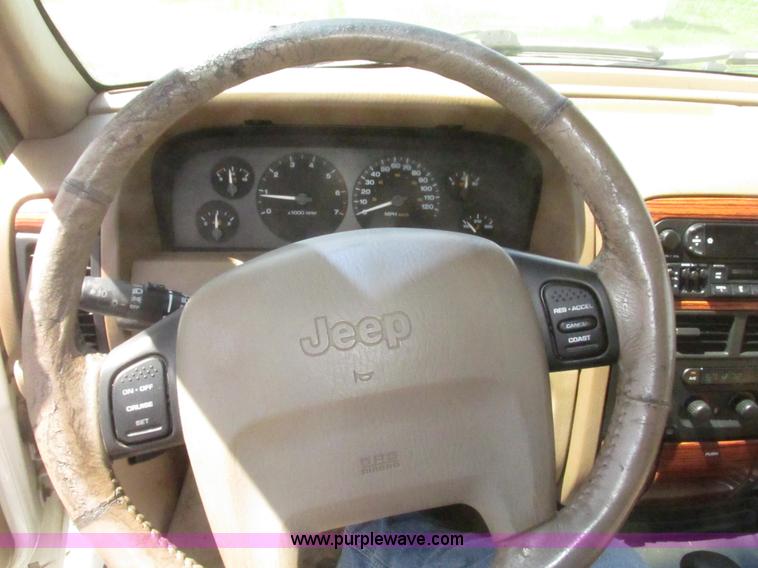 image for item H4636 1999 Jeep Grand Cherokee Limited SUV