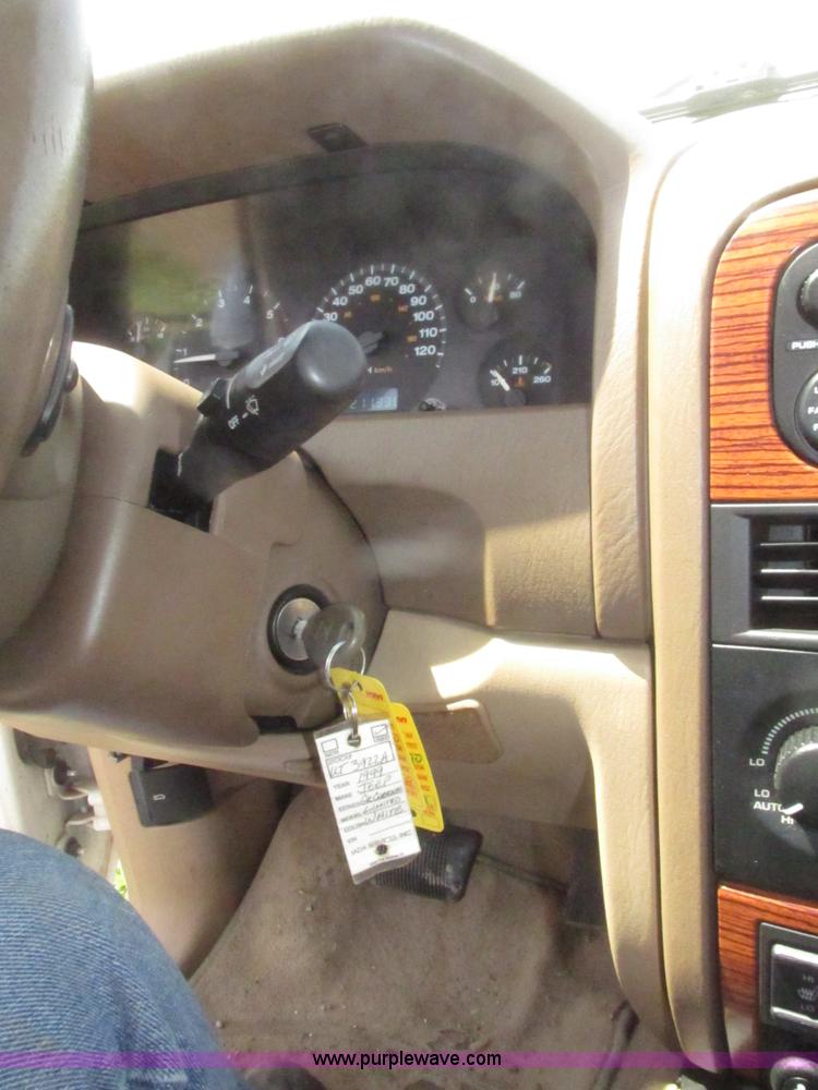 image for item H4636 1999 Jeep Grand Cherokee Limited SUV