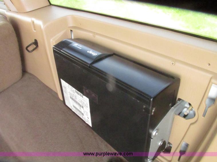 image for item H4636 1999 Jeep Grand Cherokee Limited SUV