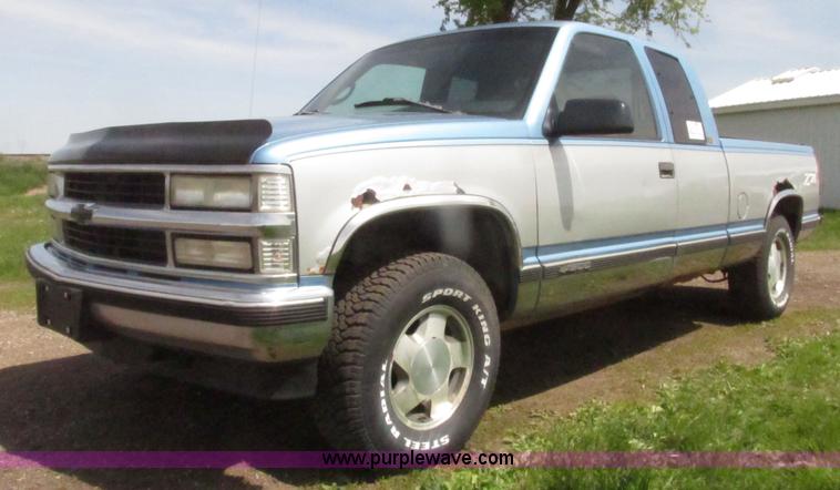 image for item H4637 1996 Chevrolet Silverado 1500 Ext. Cab pickup truck