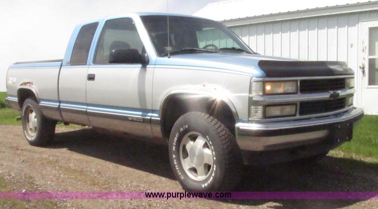 image for item H4637 1996 Chevrolet Silverado 1500 Ext. Cab pickup truck