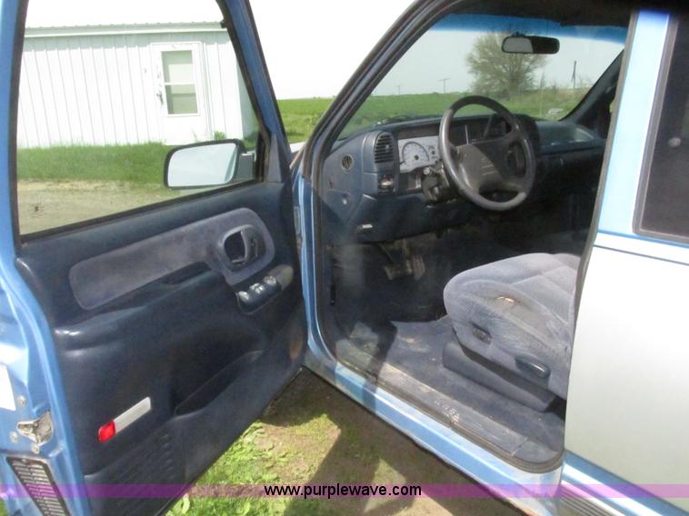image for item H4637 1996 Chevrolet Silverado 1500 Ext. Cab pickup truck