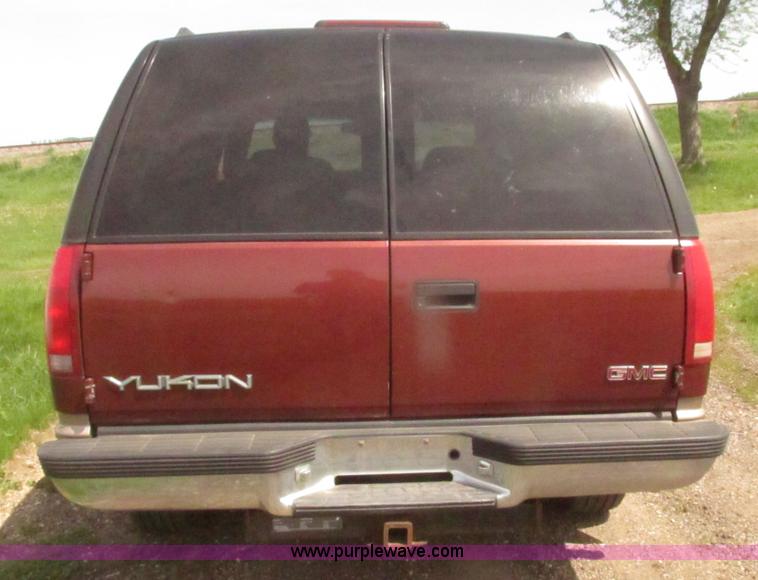 image for item H4638 1998 GMC Yukon SLE SUV