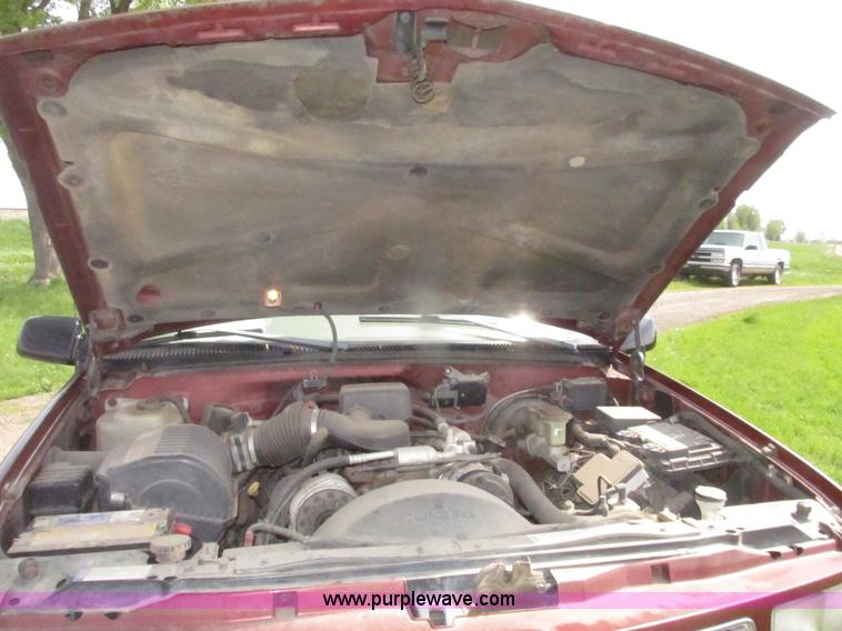 image for item H4638 1998 GMC Yukon SLE SUV